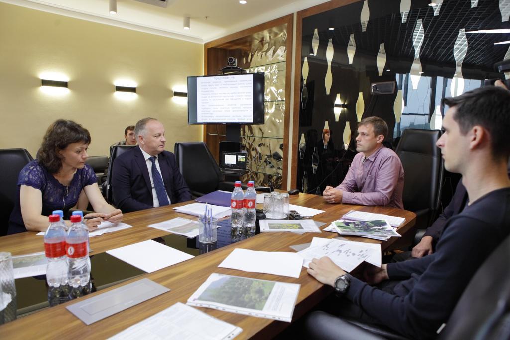 Российское экологическое общество поделилось опытом городского озеленения с руководством Владивостока
